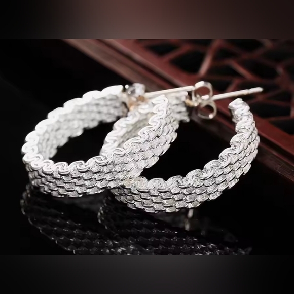 NWT Elegant Sterling Silver Overlayed Woven Hoop Earrings - Picture 3 of 4